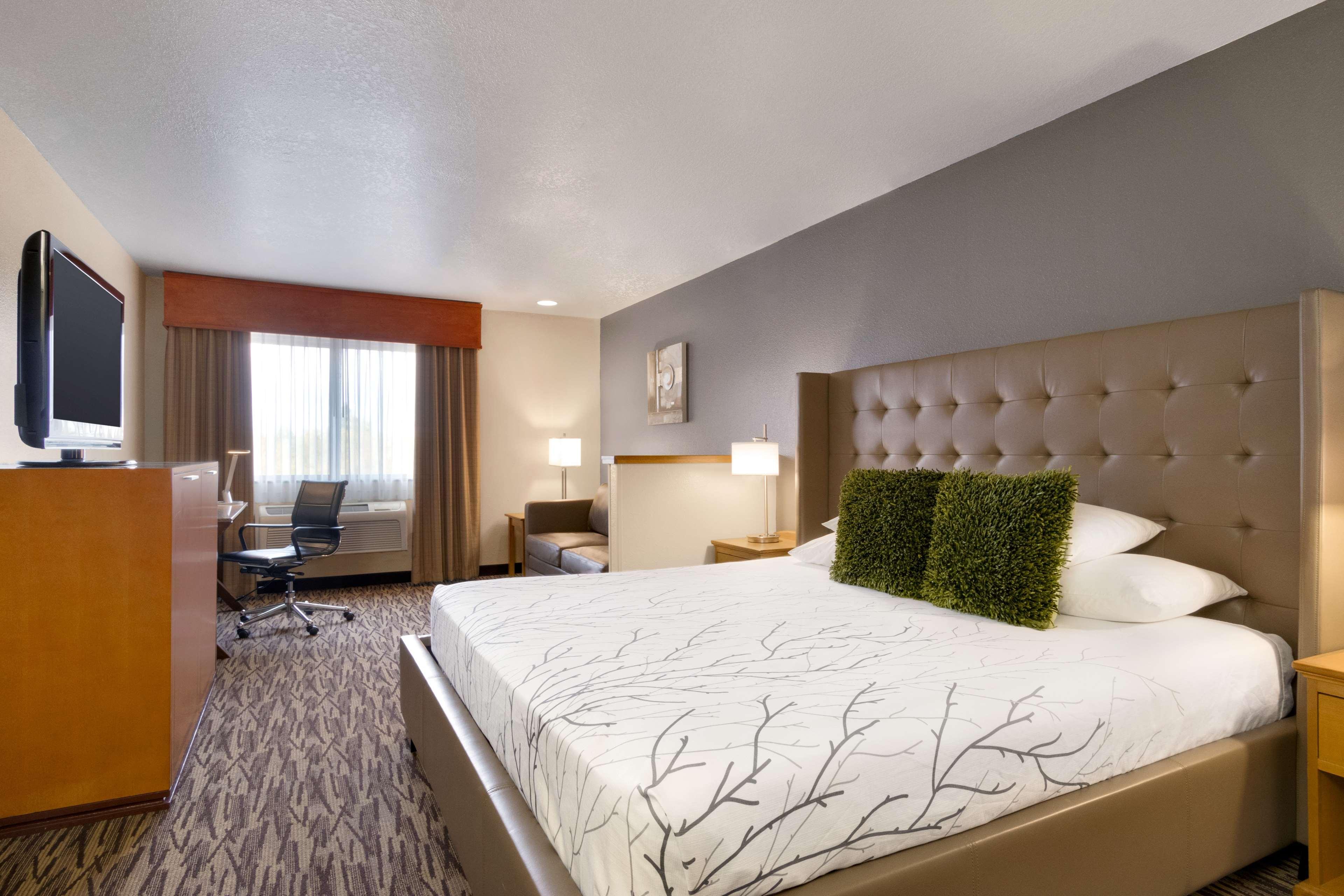 Best Western Plus Peppertree Airport Inn Ейрвей-Гайтс Екстер'єр фото