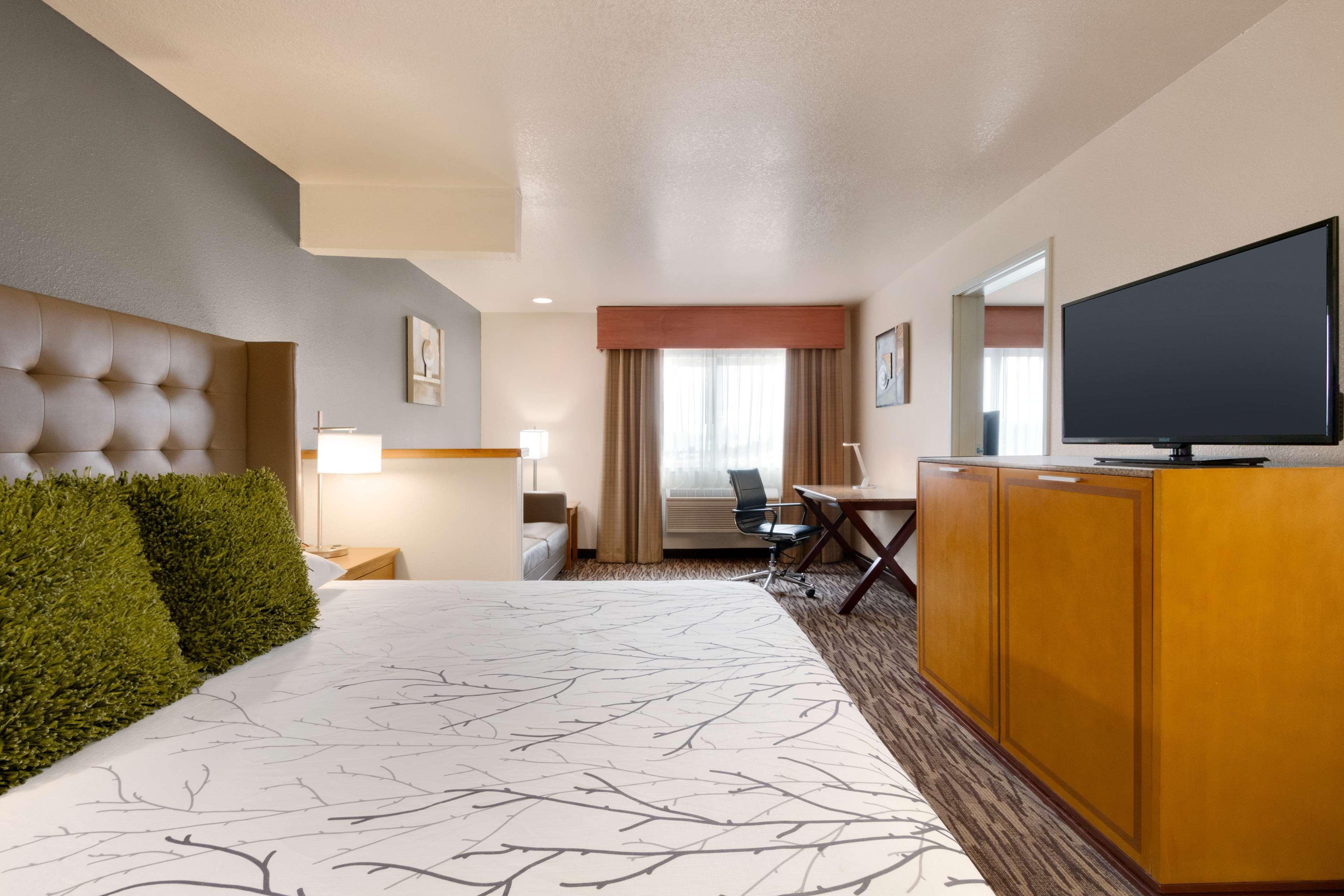 Best Western Plus Peppertree Airport Inn Ейрвей-Гайтс Екстер'єр фото
