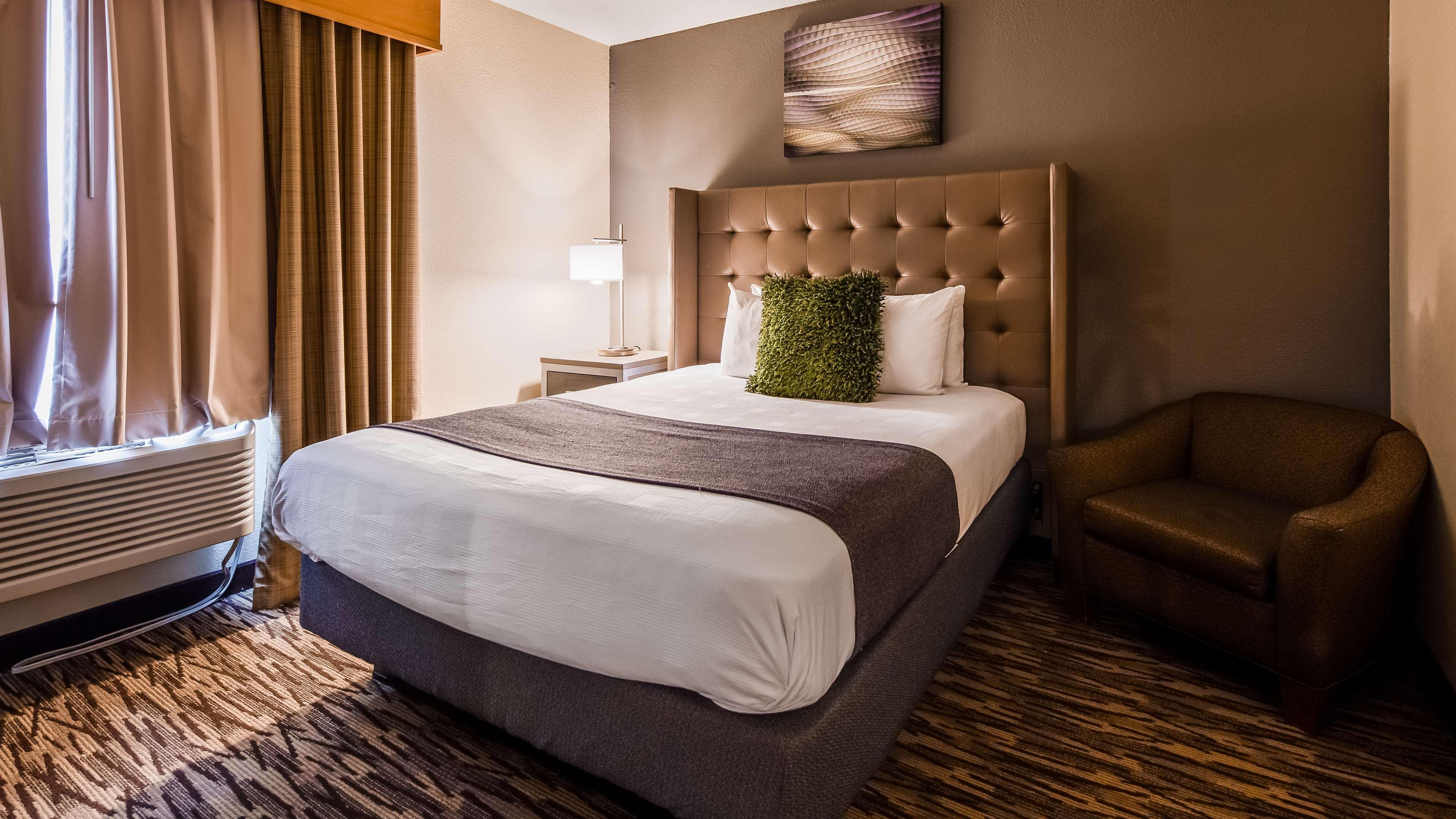 Best Western Plus Peppertree Airport Inn Ейрвей-Гайтс Екстер'єр фото