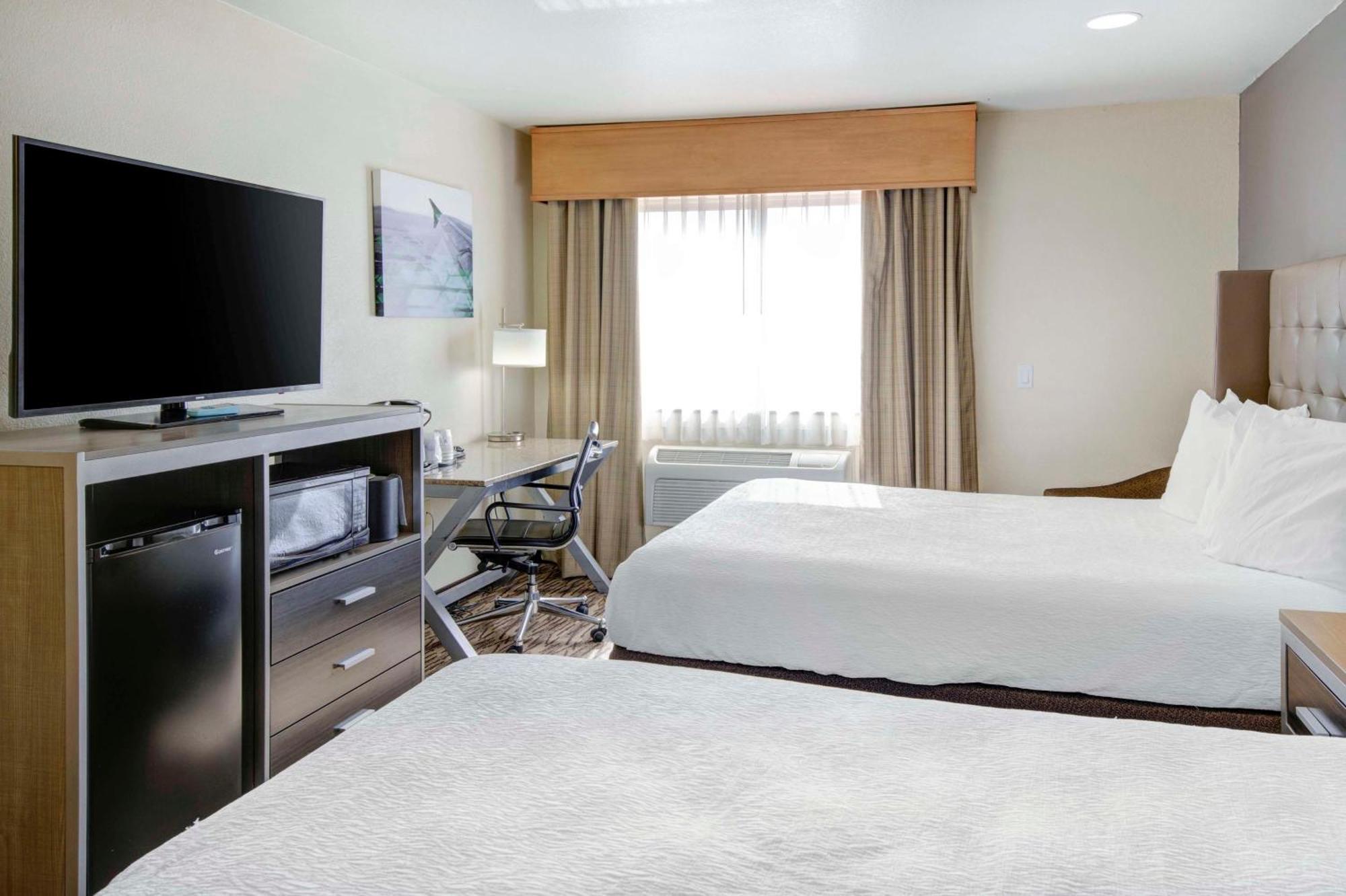 Best Western Plus Peppertree Airport Inn Ейрвей-Гайтс Екстер'єр фото
