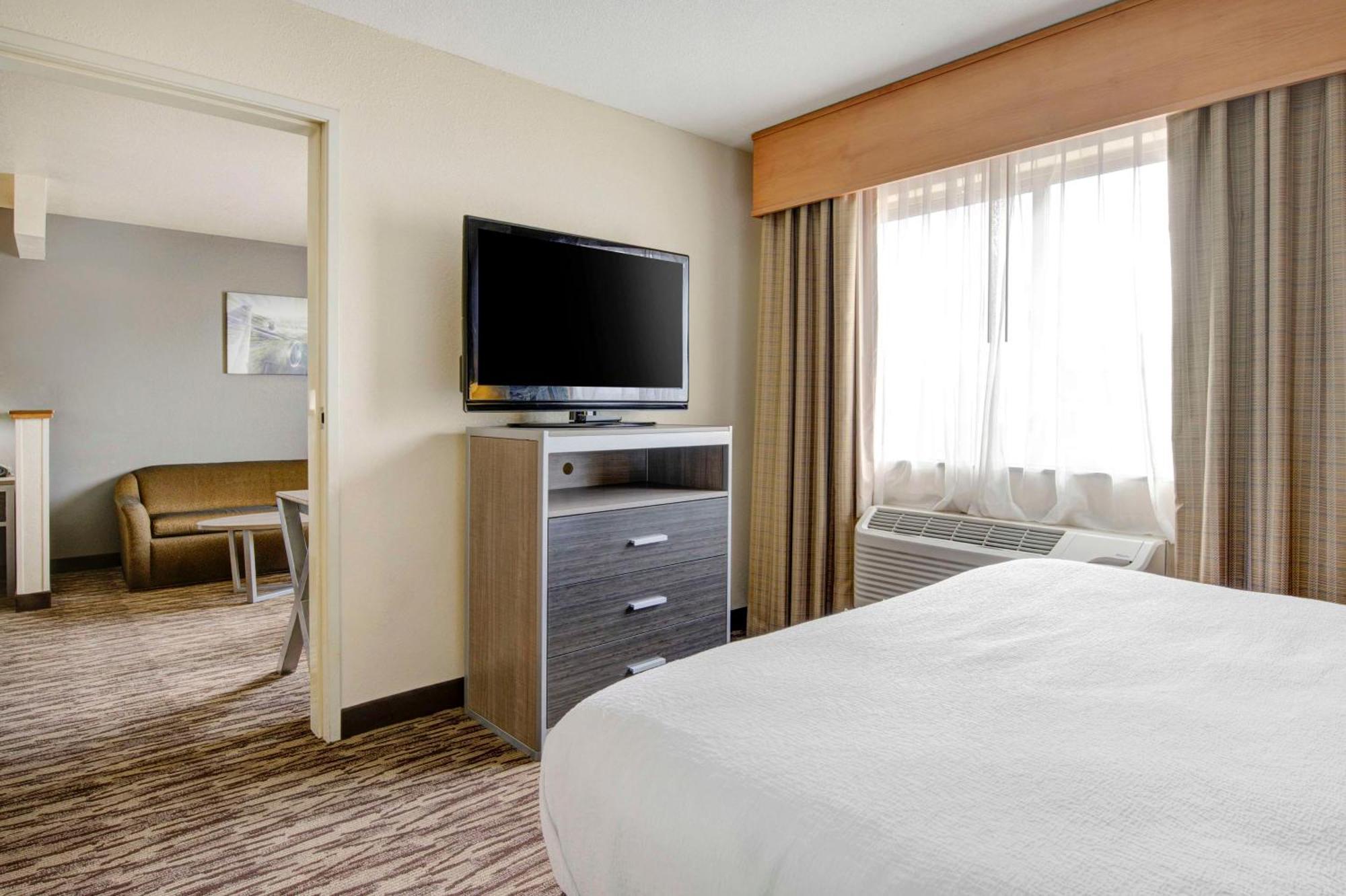 Best Western Plus Peppertree Airport Inn Ейрвей-Гайтс Екстер'єр фото