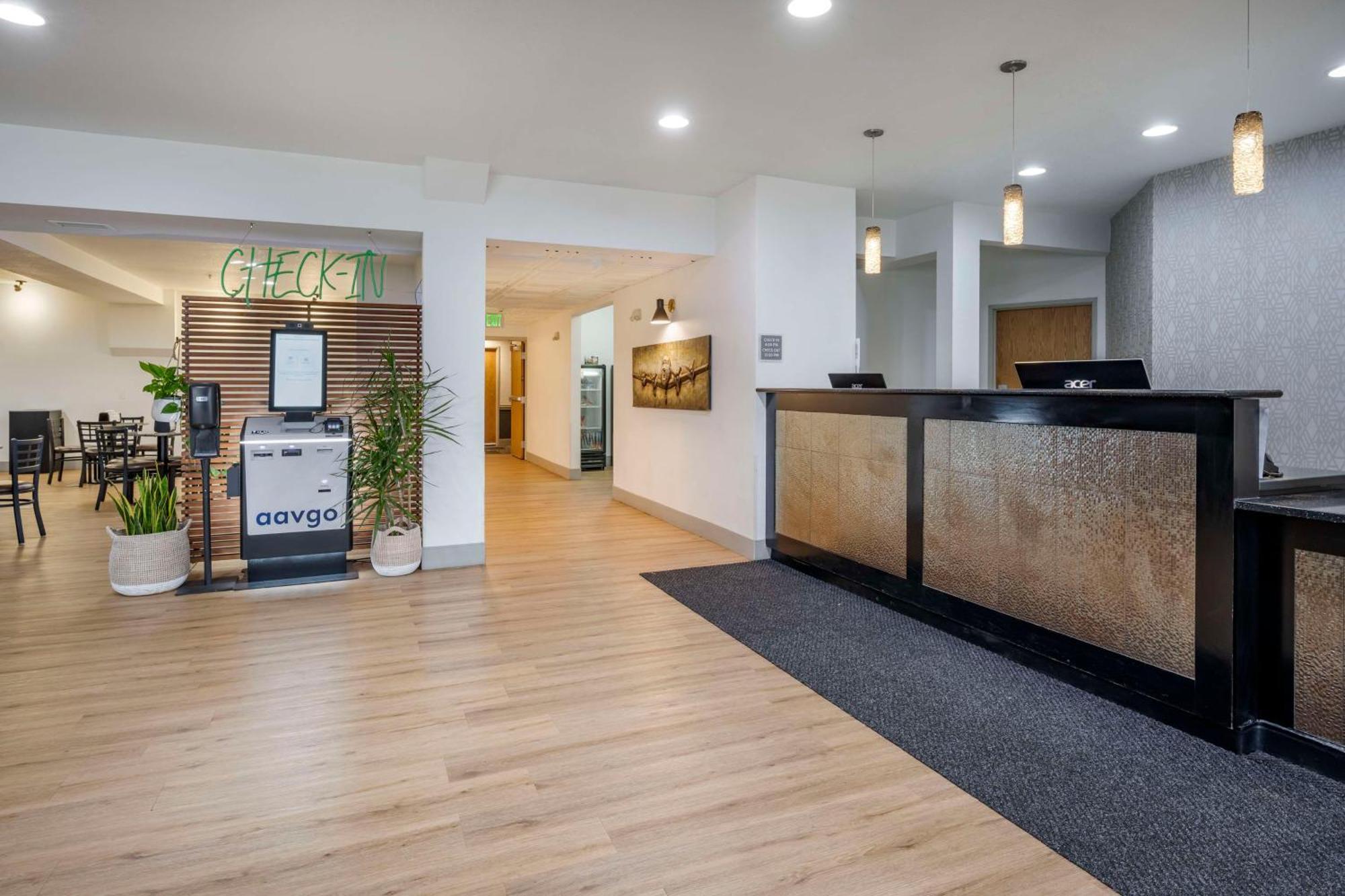 Best Western Plus Peppertree Airport Inn Ейрвей-Гайтс Екстер'єр фото